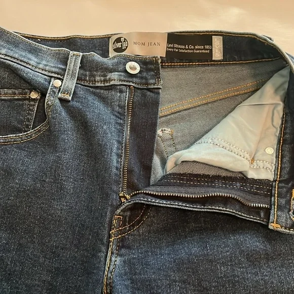 Levi’s Silver Tab Mom Jean Relaxed Fit High Rise Size 27 - Picture 16 of 16